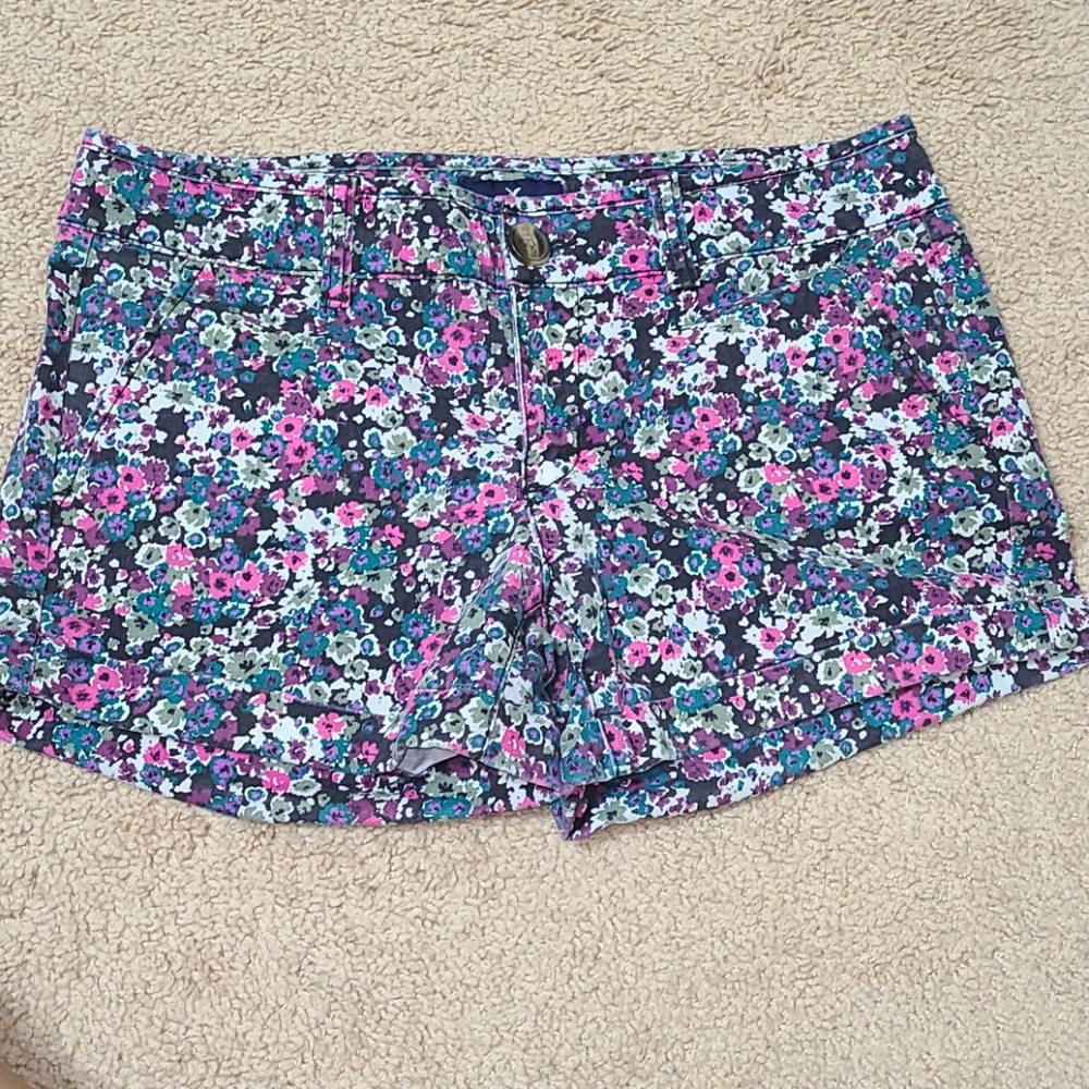 American Eagle sizr 4 Midi shorts